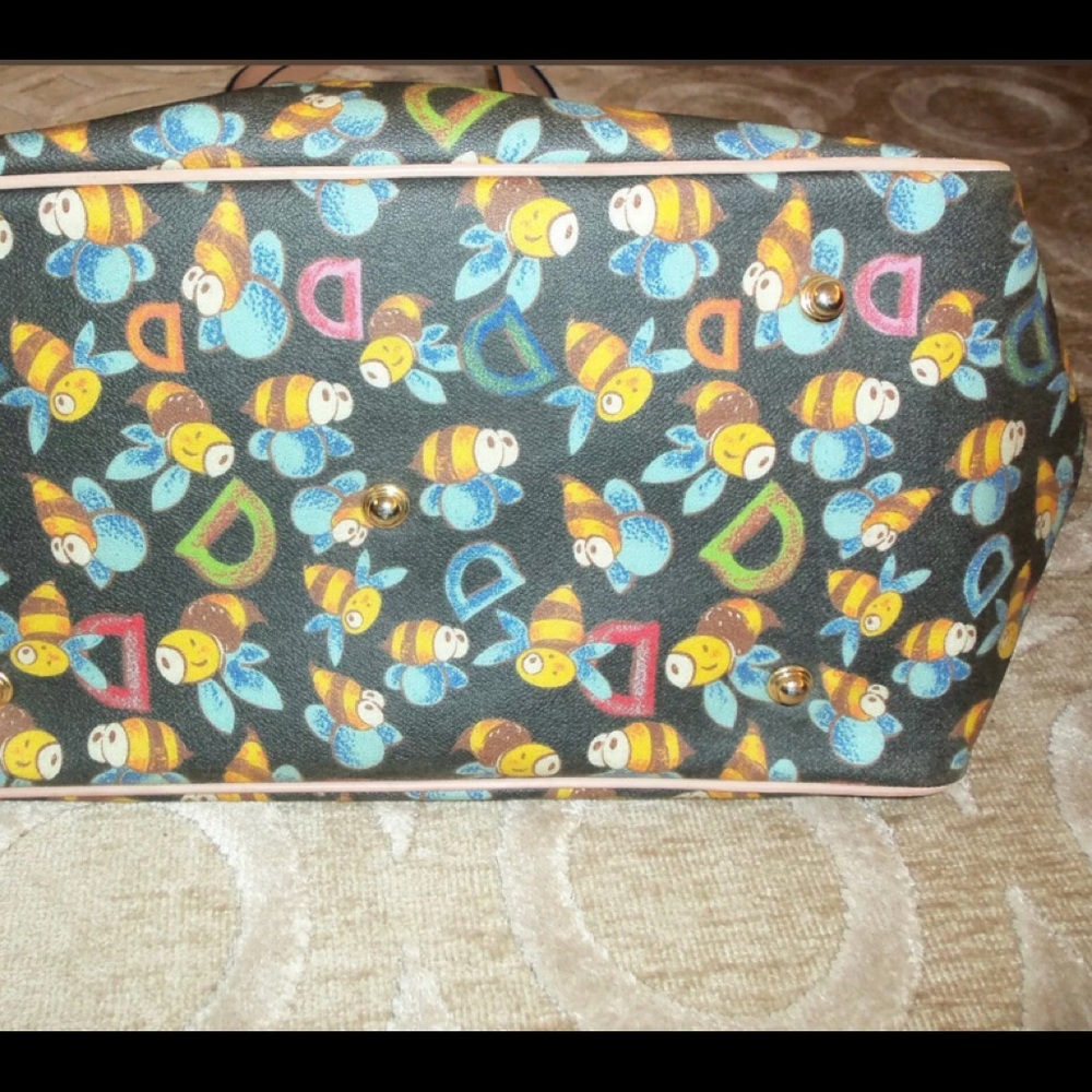 🐝Big! Huge! DOONEY BOURKE Beautiful Tote Bag D's & Bees RARE 20Wx 15Hx 7.25D - Picture 2 of 13
